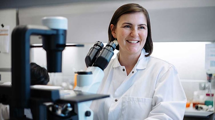 stemcell-tech-worker